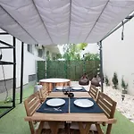 Downtown Hidden Garden With Jacuzzi In Bucharest