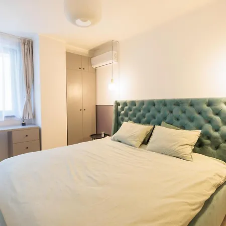 Downtown Hidden Garden With Jacuzzi In * בוקרשט