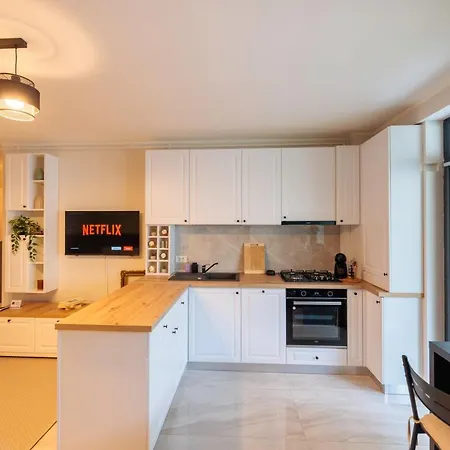 Downtown Hidden Garden With Jacuzzi In