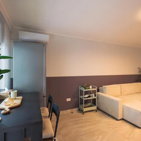 Downtown Hidden Garden With Jacuzzi In דירה בוקרשט