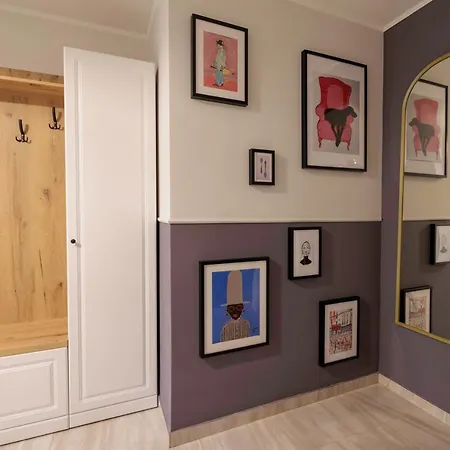 Downtown Hidden Garden With Jacuzzi In דירה *