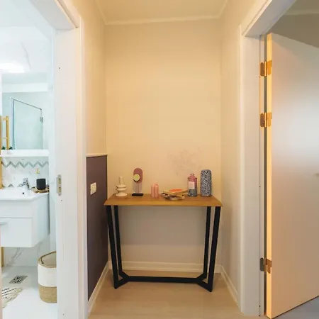 דירה Downtown Hidden Garden With Jacuzzi In *