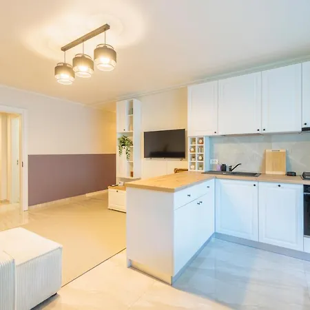 Downtown Hidden Garden With Jacuzzi In アパート ブカレスト