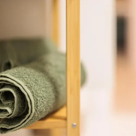 Downtown Hidden Garden With Jacuzzi In דירה *