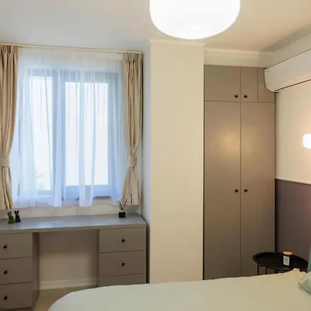 Downtown Hidden Garden With Jacuzzi In בוקרשט