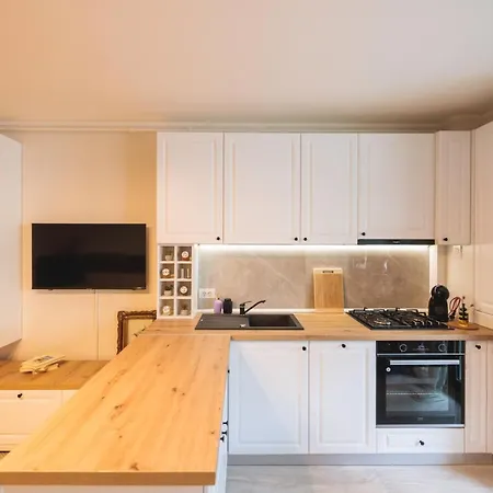 Downtown Hidden Garden With Jacuzzi In ブカレスト