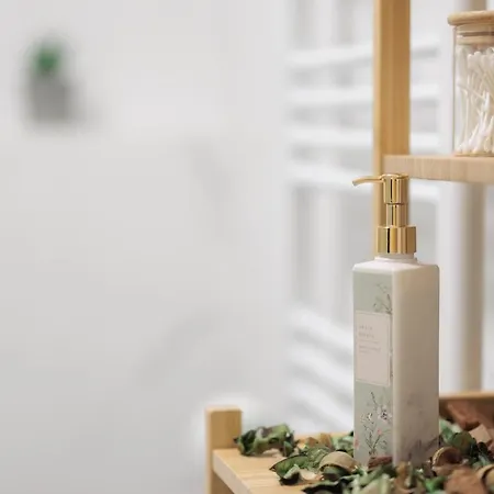 Downtown Hidden Garden With Jacuzzi In アパート *