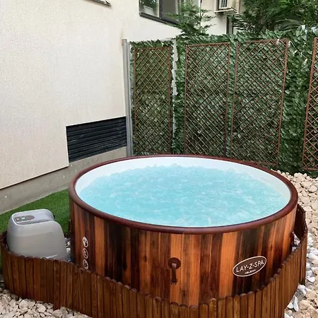 アパート Downtown Hidden Garden With Jacuzzi In ブカレスト