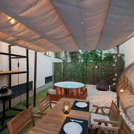 Downtown Hidden Garden With Jacuzzi In