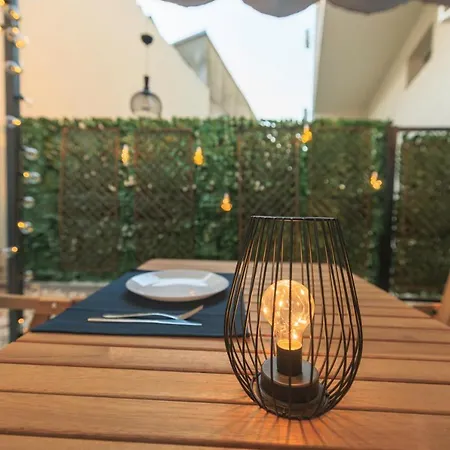 Downtown Hidden Garden With Jacuzzi In בוקרשט