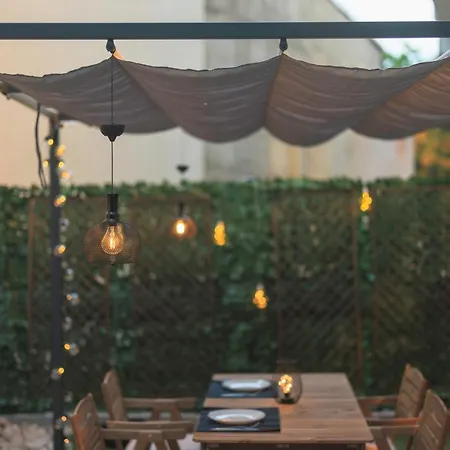 Downtown Hidden Garden With Jacuzzi In アパート *