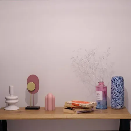 Downtown Hidden Garden With Jacuzzi In アパート ブカレスト