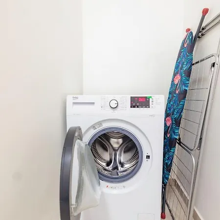 アパート Downtown Hidden Garden With Jacuzzi In ブカレスト