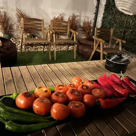 Downtown Hidden Garden With Jacuzzi In *