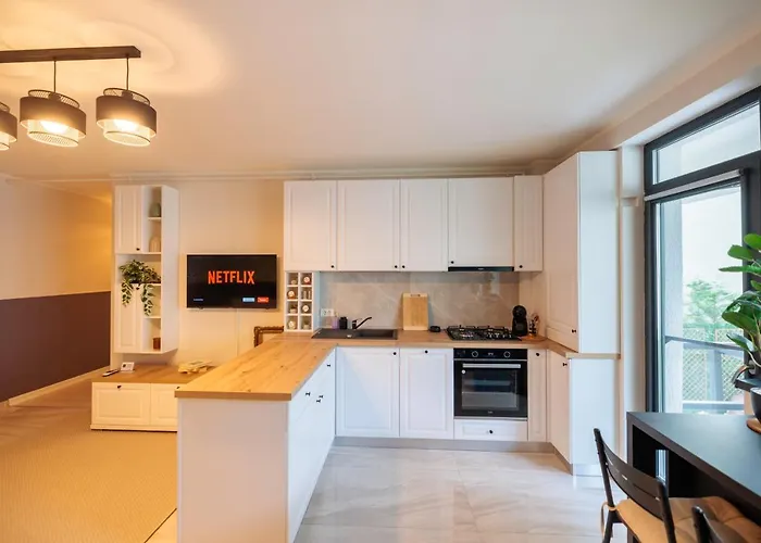 Downtown Hidden Garden With Jacuzzi In