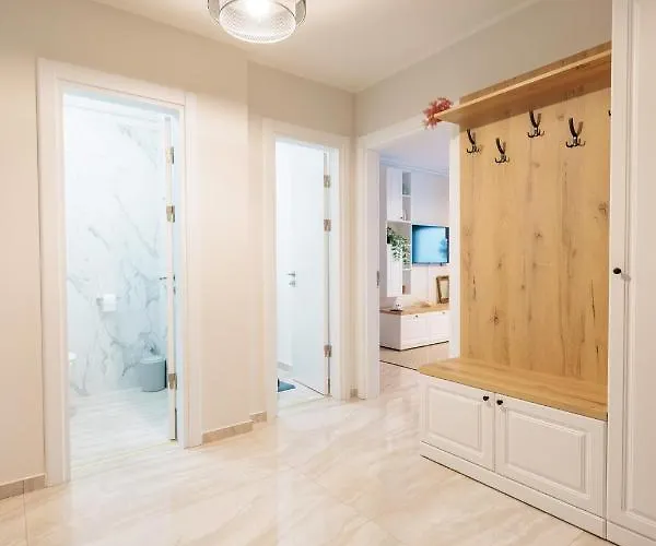 Downtown Hidden Garden With Jacuzzi In * بوخارست