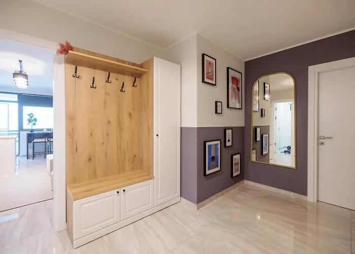 Downtown Hidden Garden With Jacuzzi In