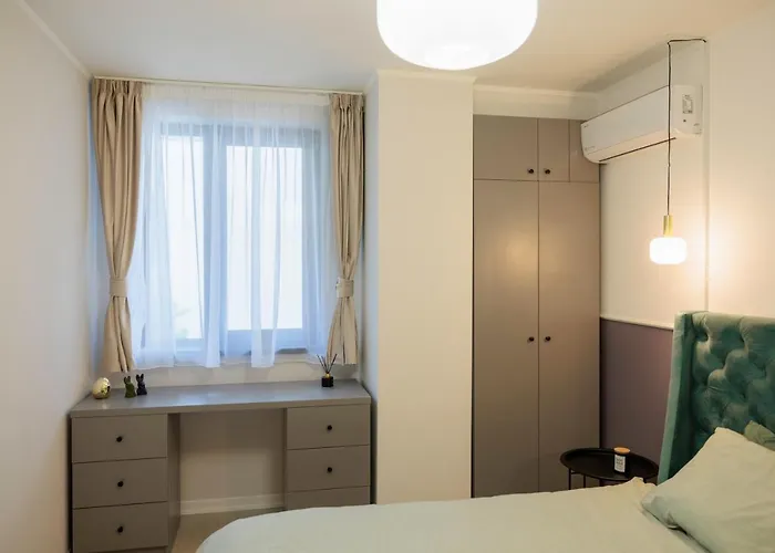 Downtown Hidden Garden With Jacuzzi In Бухарест