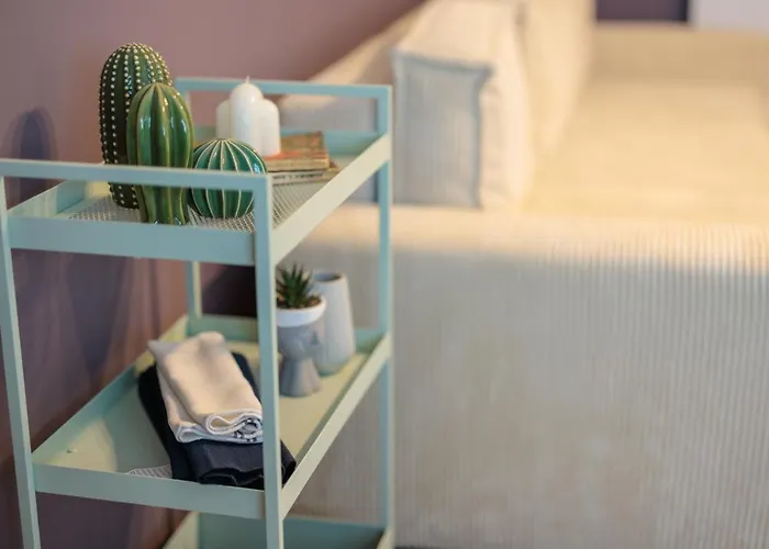 Апартаменты Downtown Hidden Garden With Jacuzzi In *