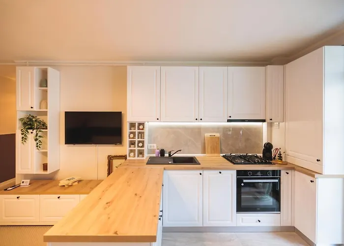 Downtown Hidden Garden With Jacuzzi In بوخارست