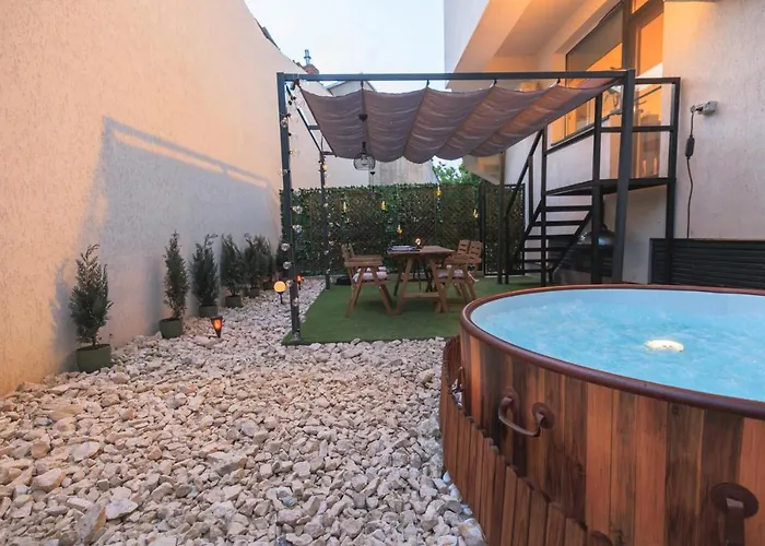 Downtown Hidden Garden With Jacuzzi In شقة *