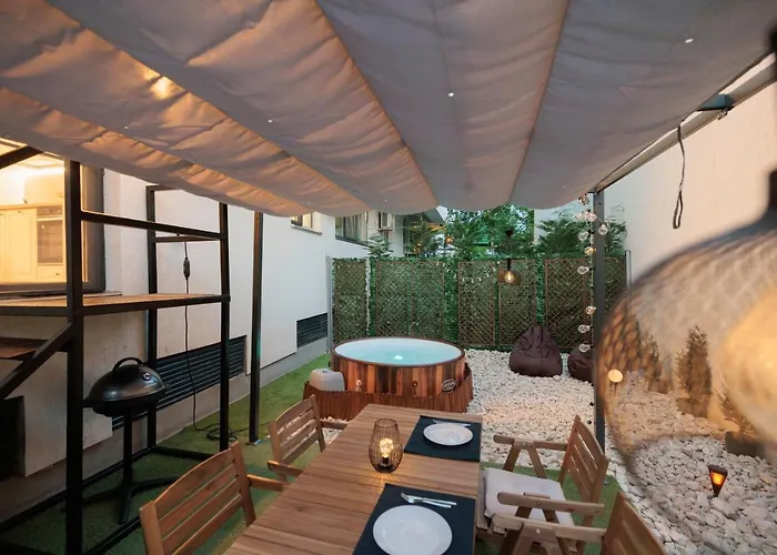 Downtown Hidden Garden With Jacuzzi In