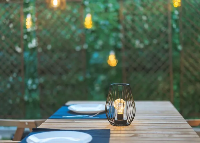 شقة Downtown Hidden Garden With Jacuzzi In بوخارست