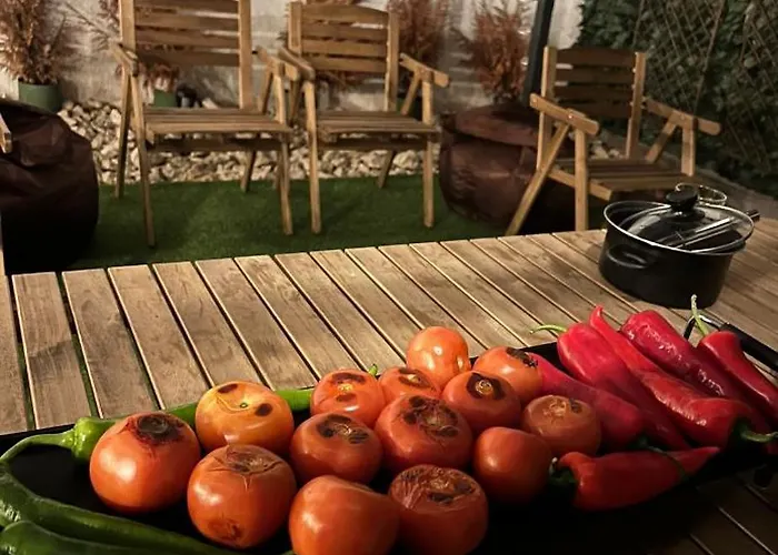 Downtown Hidden Garden With Jacuzzi In *