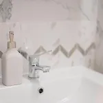 Downtown Hidden Garden With Jacuzzi In