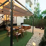 شقة Downtown Hidden Garden With Jacuzzi In بوخارست