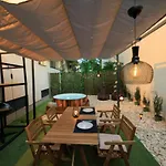 شقة Downtown Hidden Garden With Jacuzzi In