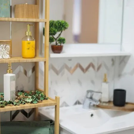 Apartment Downtown Hidden Garden With Jacuzzi In