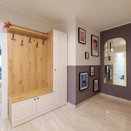 Downtown Hidden Garden With Jacuzzi In