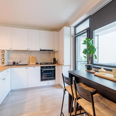 Downtown Hidden Garden With Jacuzzi In *