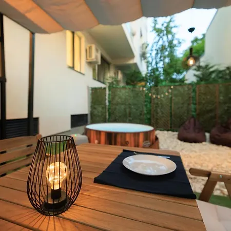 شقة Downtown Hidden Garden With Jacuzzi In