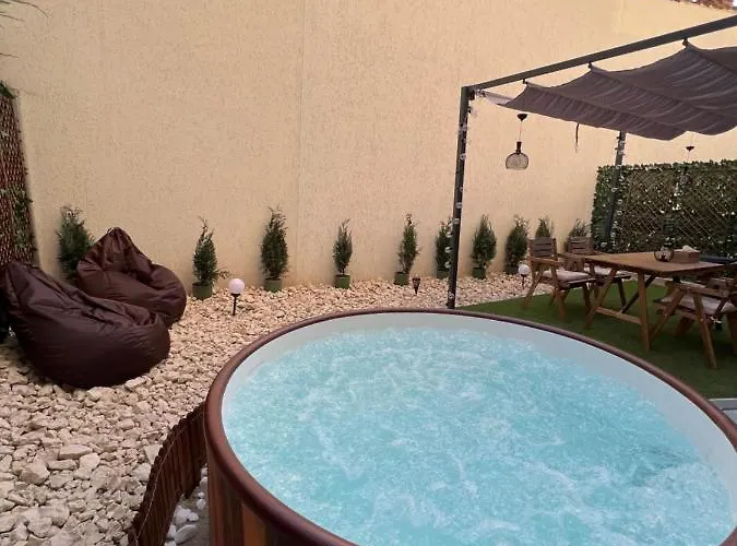 Downtown Hidden Garden With Jacuzzi In * Bukareszt