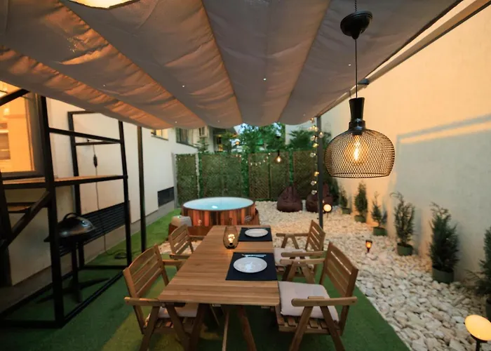 Apartament Downtown Hidden Garden With Jacuzzi In