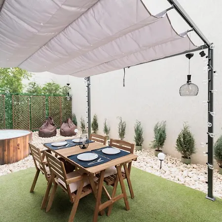 Apartman Downtown Hidden Garden With Jacuzzi In Bukarest