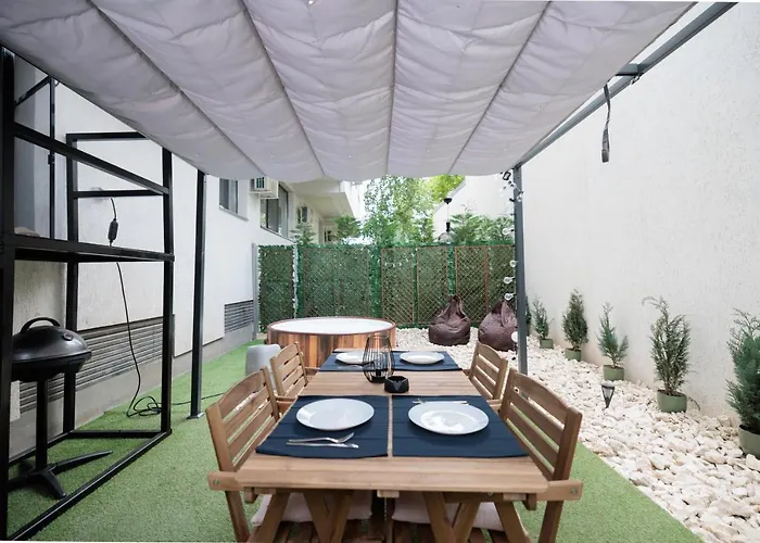 Downtown Hidden Garden With Jacuzzi In Bukarest