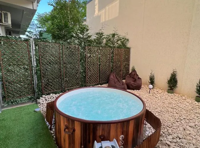 Downtown Hidden Garden With Jacuzzi In
