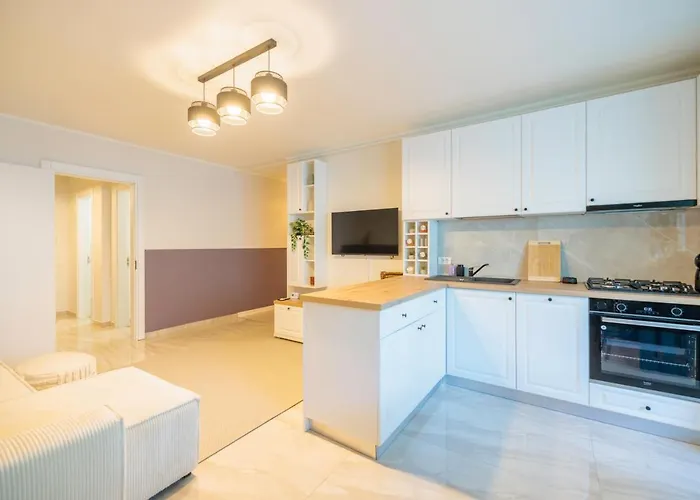 Downtown Hidden Garden With Jacuzzi In Apartman Bukarest