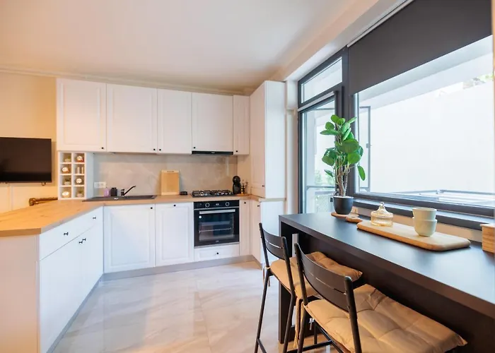 Downtown Hidden Garden With Jacuzzi In *