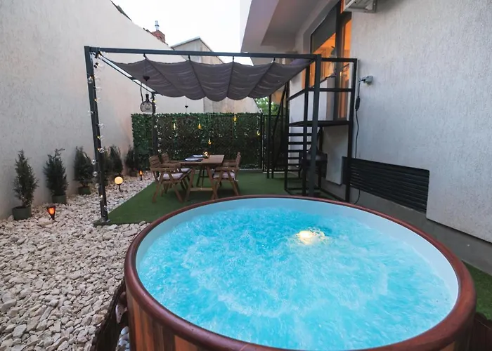 Apartman Downtown Hidden Garden With Jacuzzi In