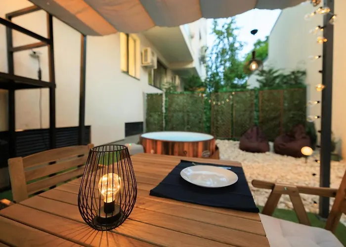 Apartman Downtown Hidden Garden With Jacuzzi In