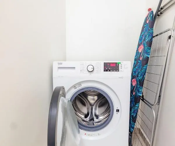 Apartman Downtown Hidden Garden With Jacuzzi In Bukarest